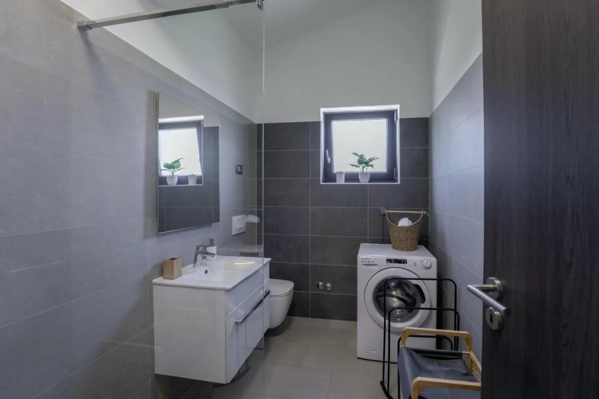 Villa Milena In Blaskovici - Haus Fuer 8 Personen Polje Cepic