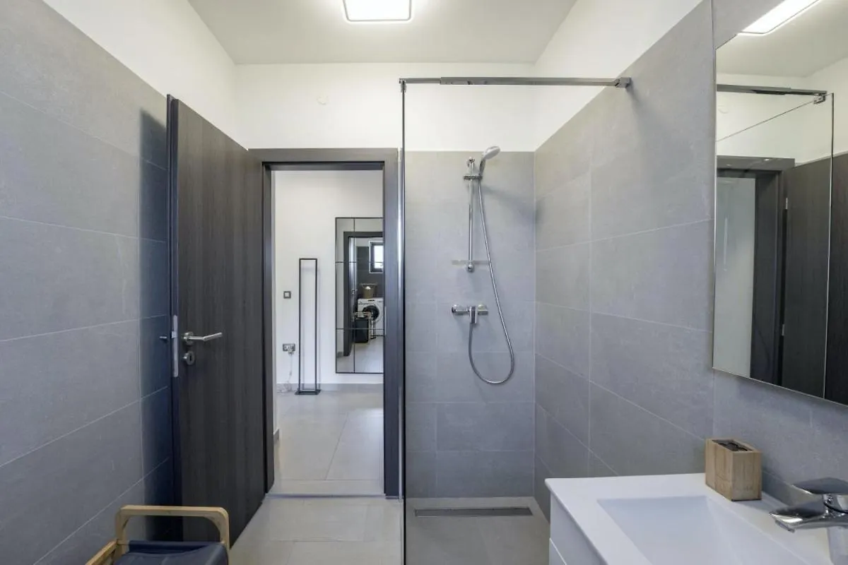 Villa Milena In Blaskovici - Haus Fuer 8 Personen Polje Cepic