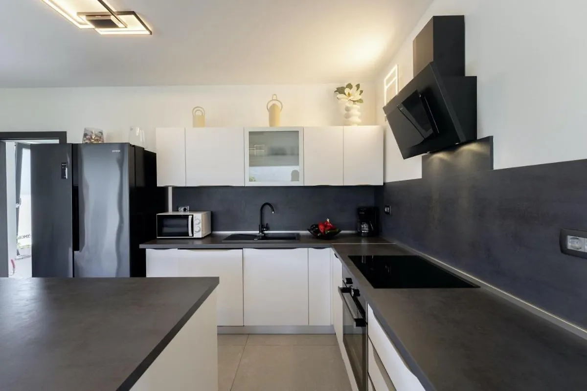 Villa Milena In Blaskovici - Haus Fuer 8 Personen Polje Cepic
